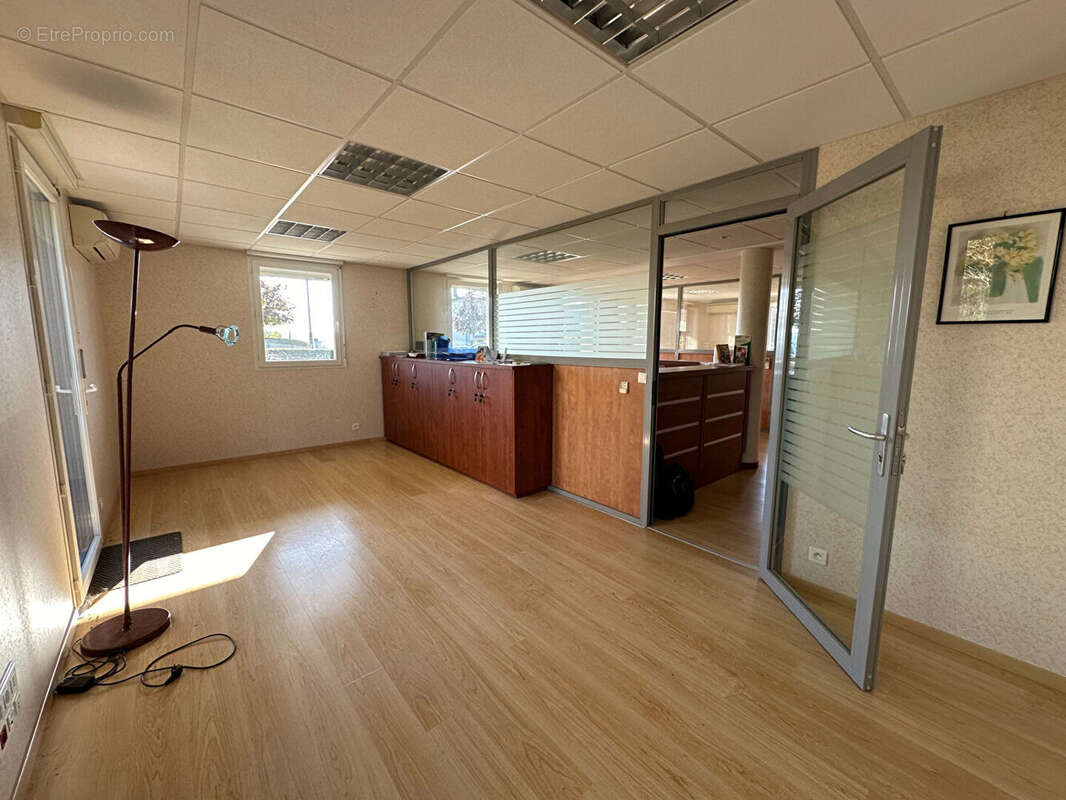 Commerce à MONTBAZENS