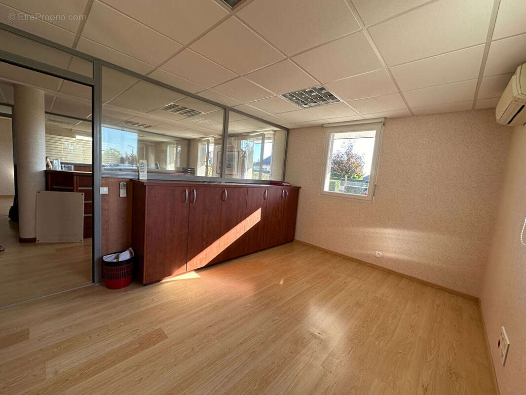 Commerce à MONTBAZENS