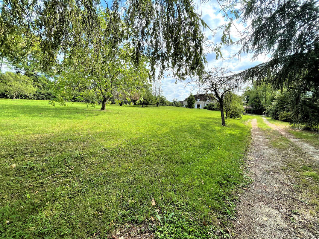 Maison à VILLENEUVE-SAINT-SALVES