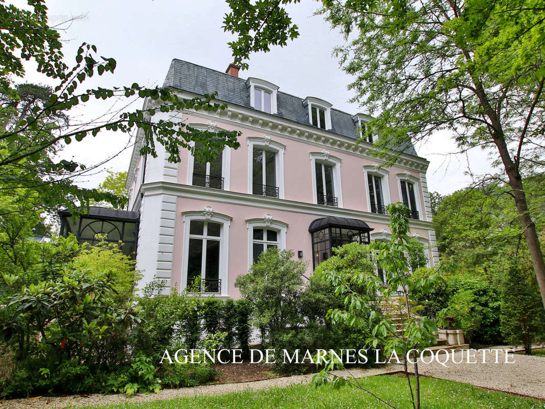 Maison à MARNES-LA-COQUETTE