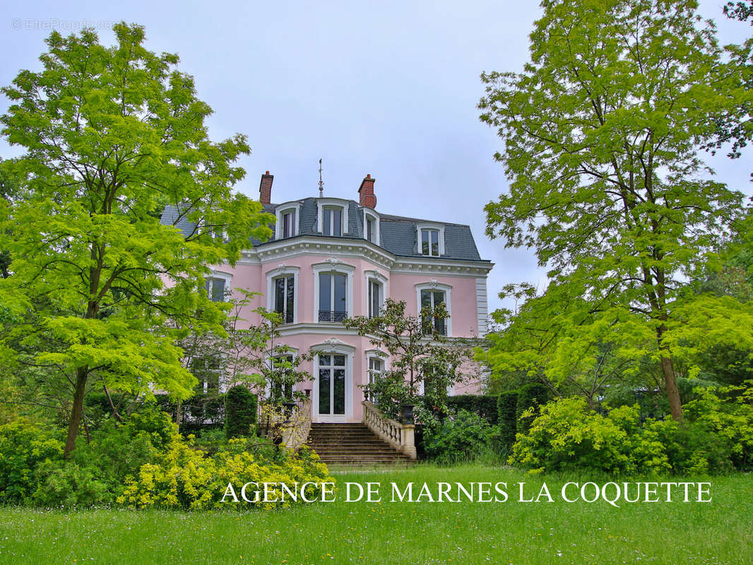 Maison à MARNES-LA-COQUETTE