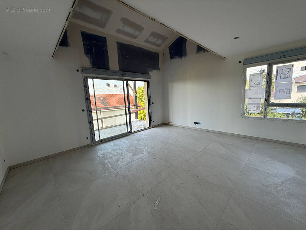 Appartement à BRENTHONNE