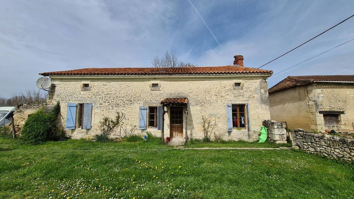 Charente maison a vendre for sale. no neighbours.  - Maison à AUBETERRE-SUR-DRONNE