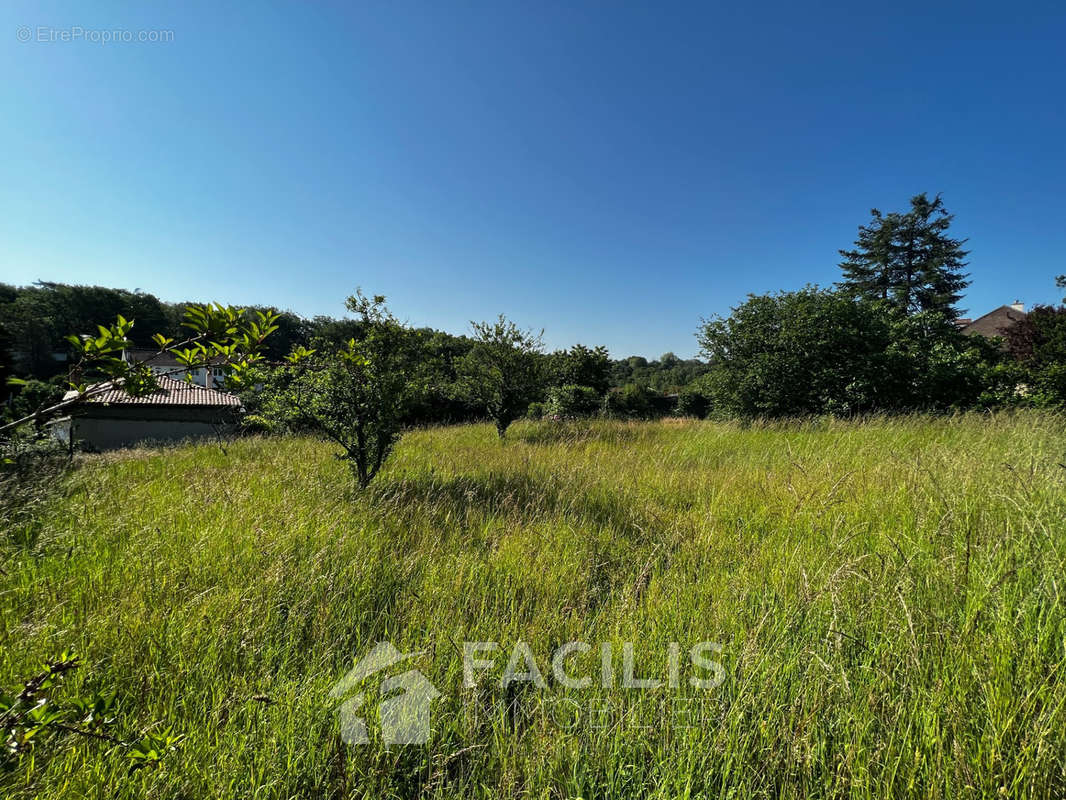 Terrain à FONTAINE-LE-COMTE