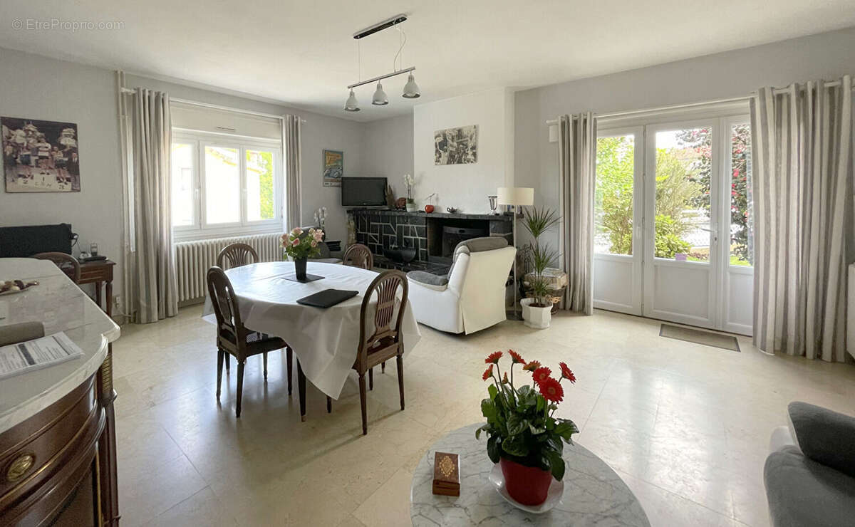 Maison à COULOUNIEIX-CHAMIERS