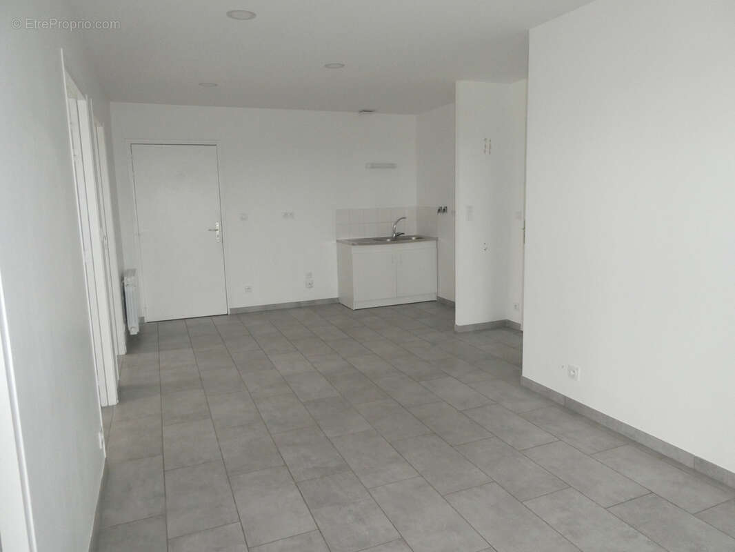 Parking à SAINT-MARTIN-DU-VIEUX-BELLEME