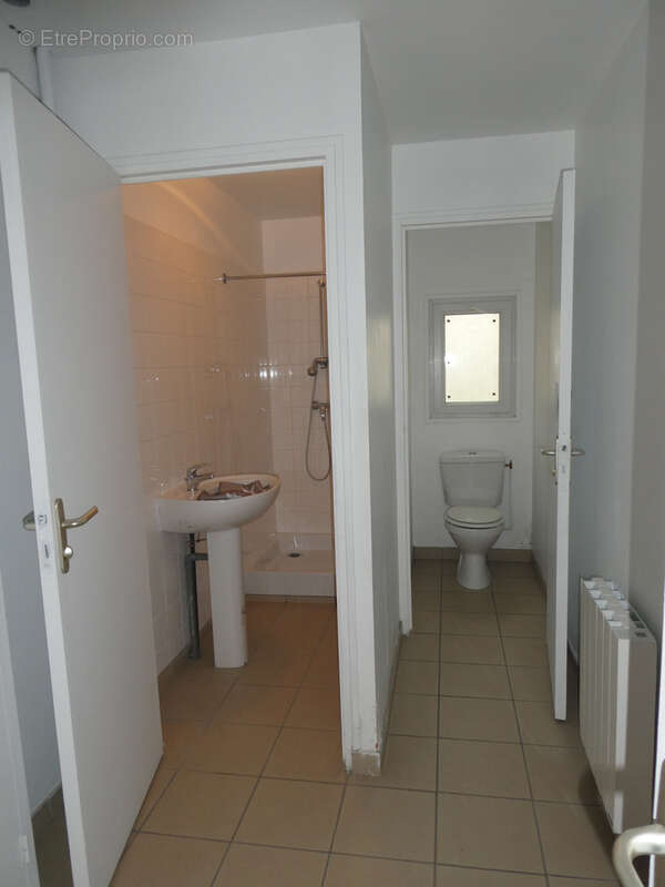 Parking à SAINT-MARTIN-DU-VIEUX-BELLEME