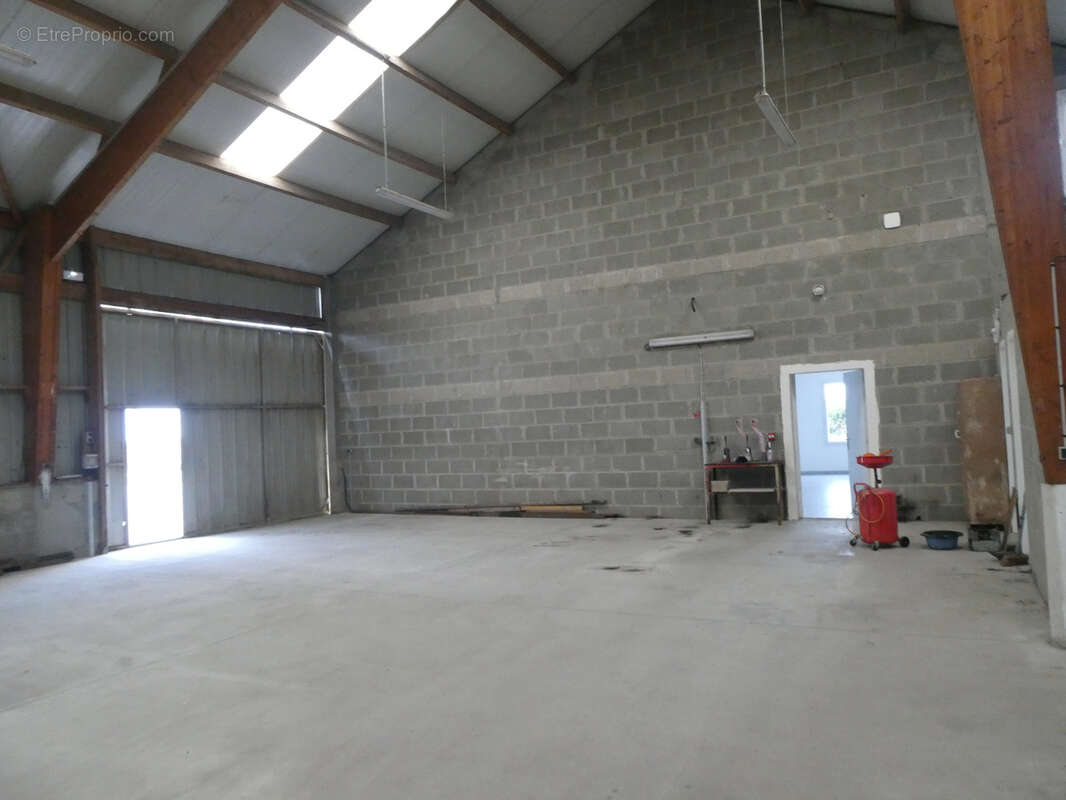 Parking à SAINT-MARTIN-DU-VIEUX-BELLEME