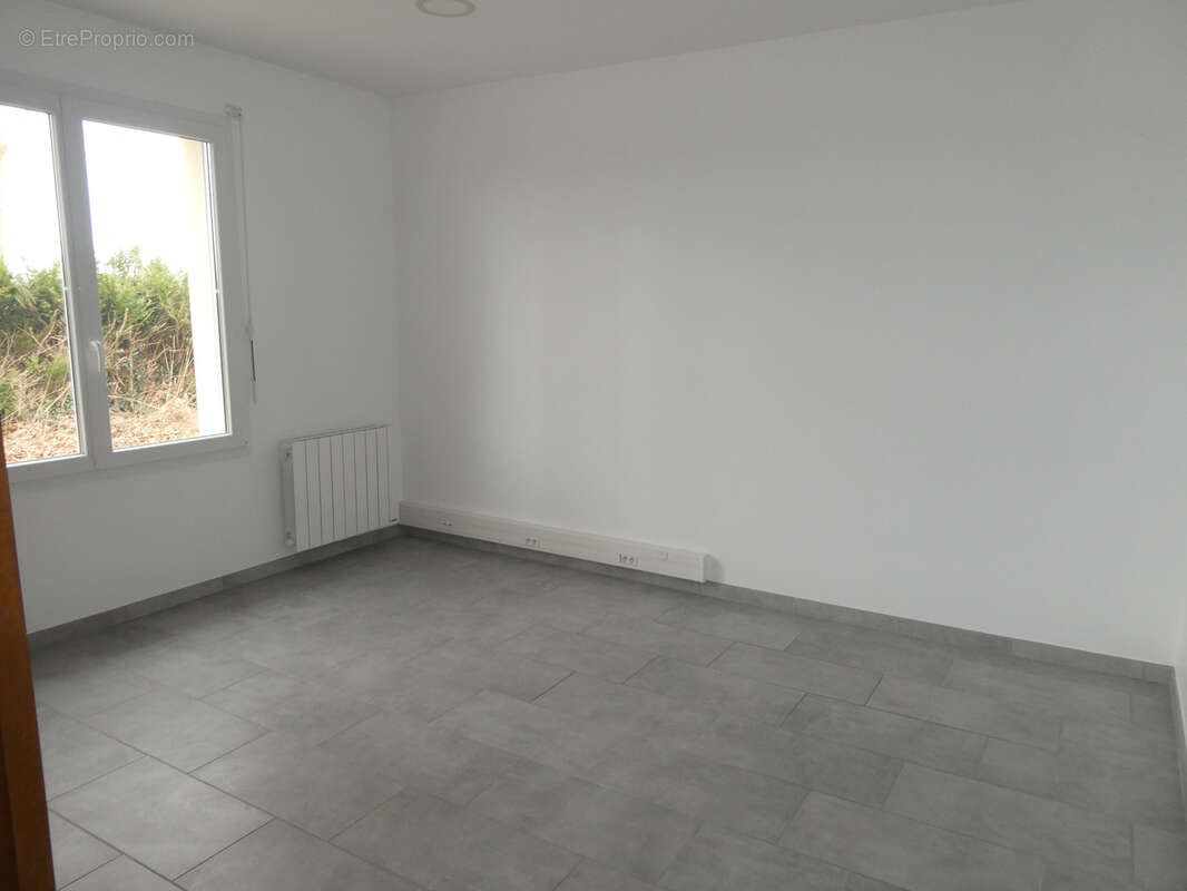 Parking à SAINT-MARTIN-DU-VIEUX-BELLEME