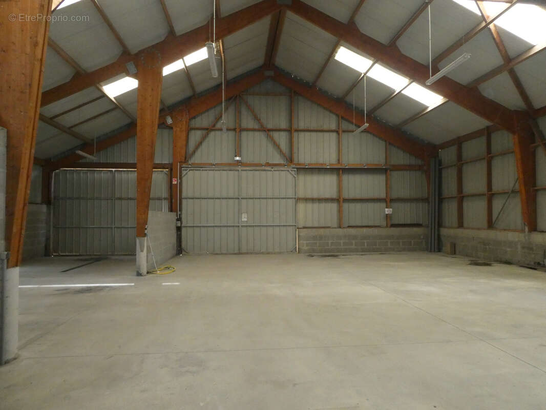 Parking à SAINT-MARTIN-DU-VIEUX-BELLEME