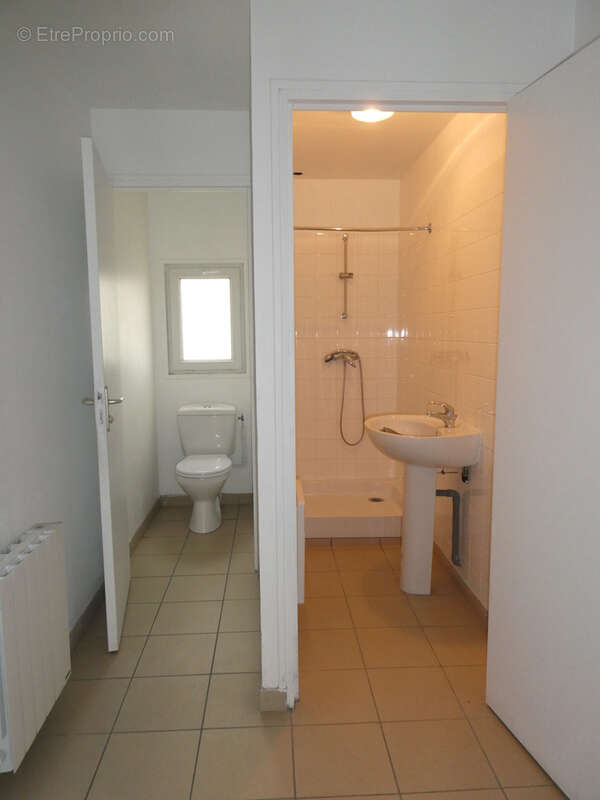 Parking à SAINT-MARTIN-DU-VIEUX-BELLEME