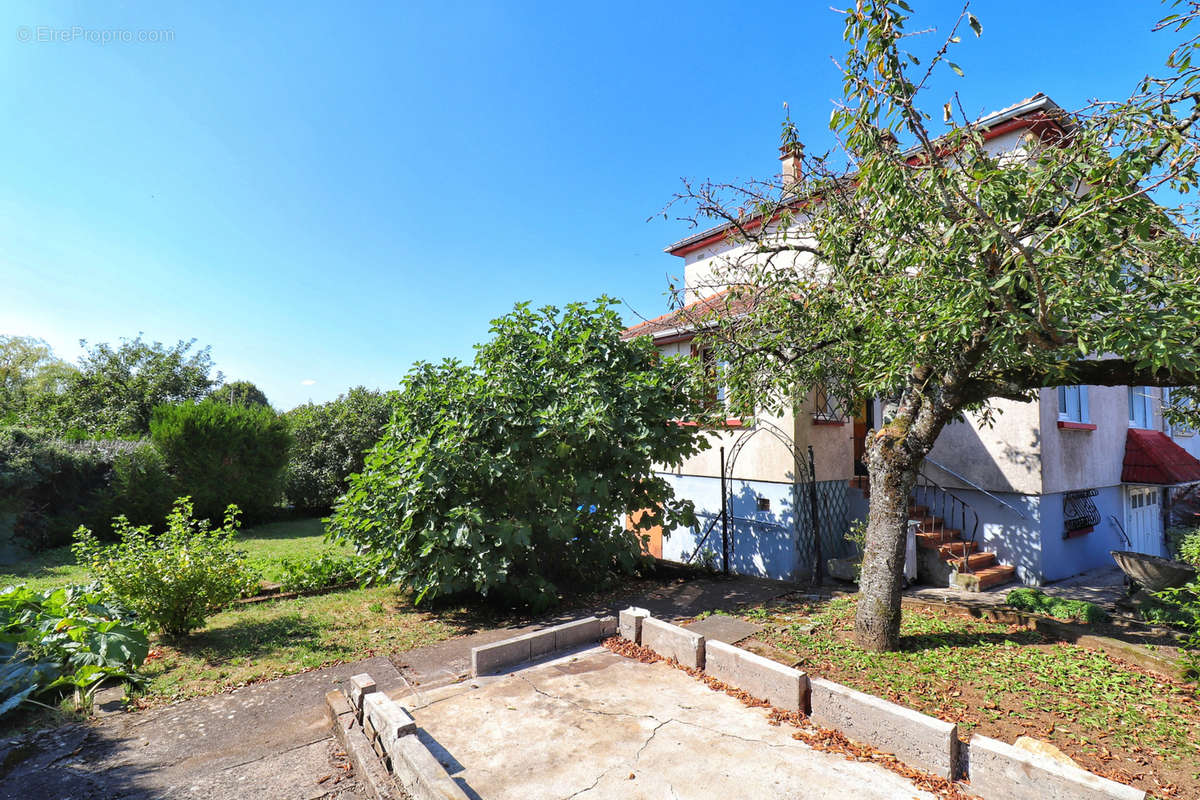 Maison à AUBOUE