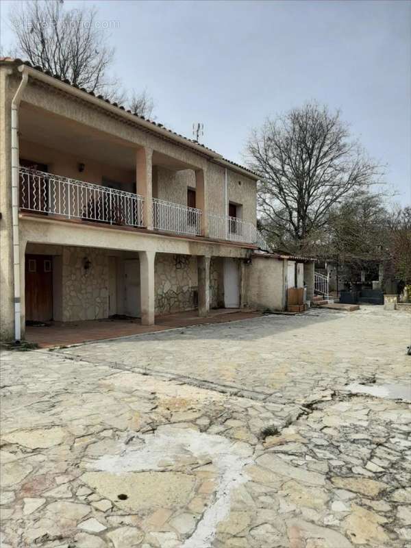 Maison à LE PUY-SAINTE-REPARADE