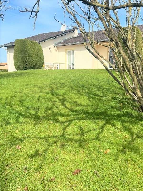 Maison à CHARLY-ORADOUR