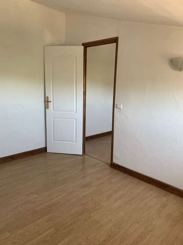 Appartement à COTIGNAC