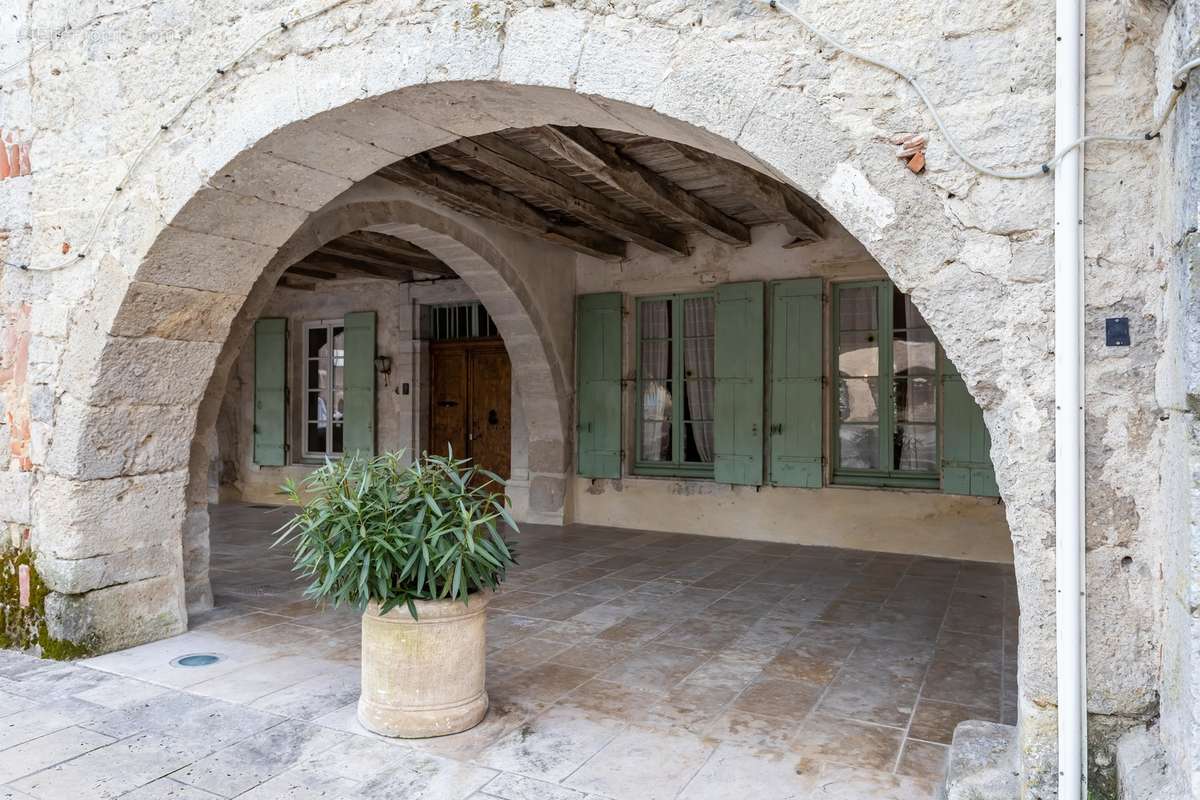 Maison à CASTELSAGRAT