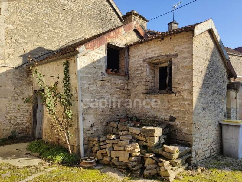 Maison à LATRECEY-ORMOY-SUR-AUBE