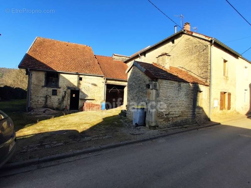 Maison à LATRECEY-ORMOY-SUR-AUBE