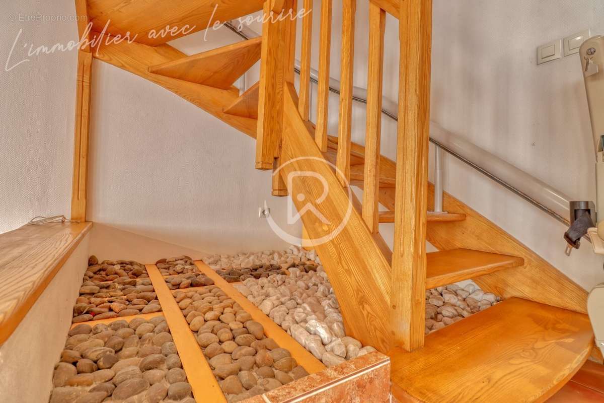 escalier beaumont - Maison à BEAUMONT-DE-LOMAGNE