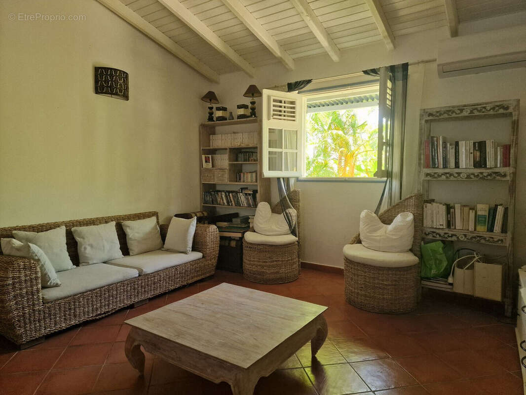 Maison à CAPESTERRE-DE-MARIE-GALANTE