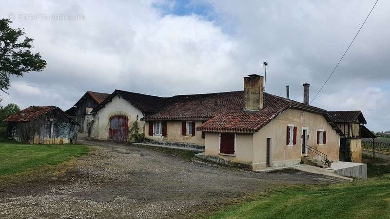 Maison à AYZIEU