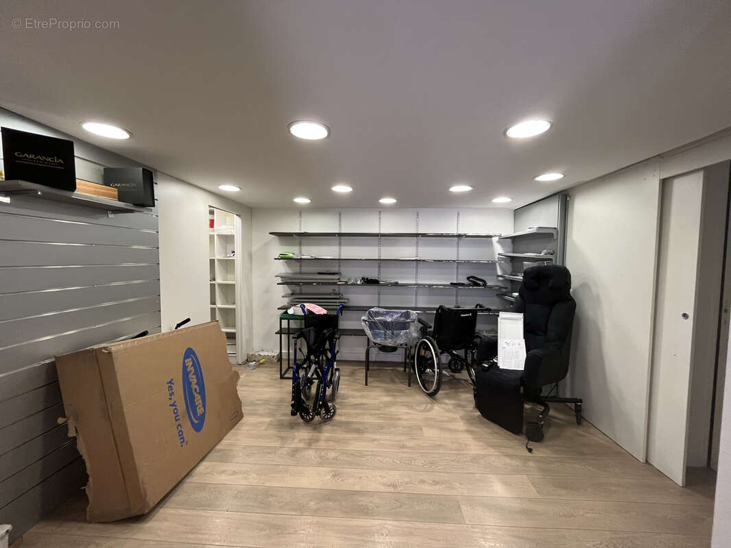 Commerce à NEUVILLE-SUR-SAONE