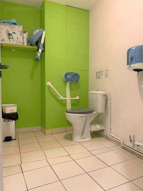 Un wc spacieux - Maison à LAON