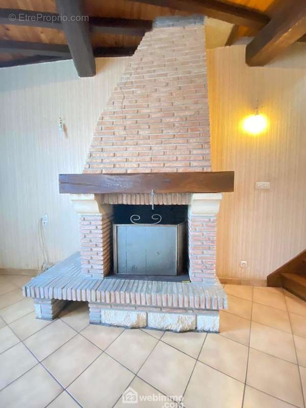 Vous profiterez d&#039;une cheminée, idéal pour vos soirées d&#039;hiver - Maison à CHAMBRY
