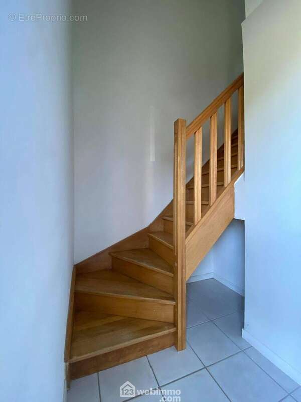 Allons visiter l'étage - Maison à PANCY-COURTECON