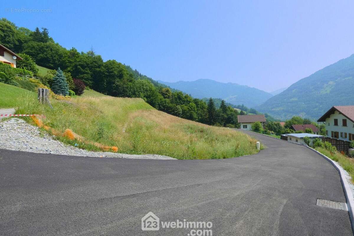 C&#039;est sur cette vaste parcelle que ce nouveau lotissement vous accueille - Terrain à MARTHOD