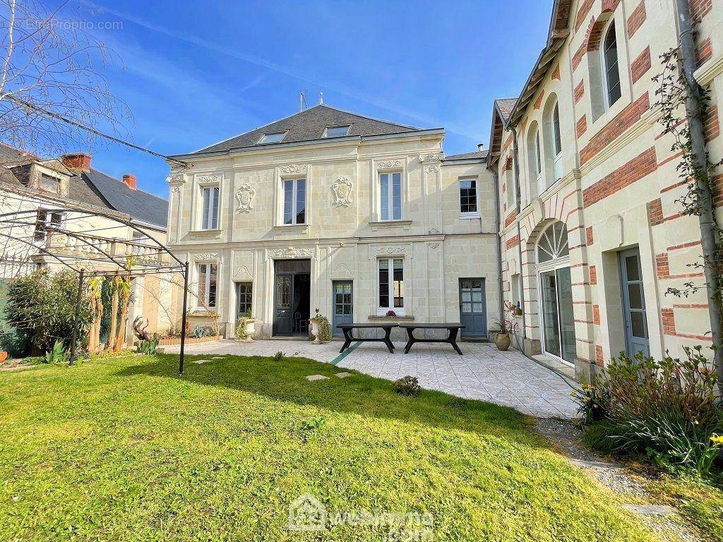 Maison de ville de 248 m² en plein c½ur de Chalonnes-sur-Loire. - Maison à CHALONNES-SUR-LOIRE