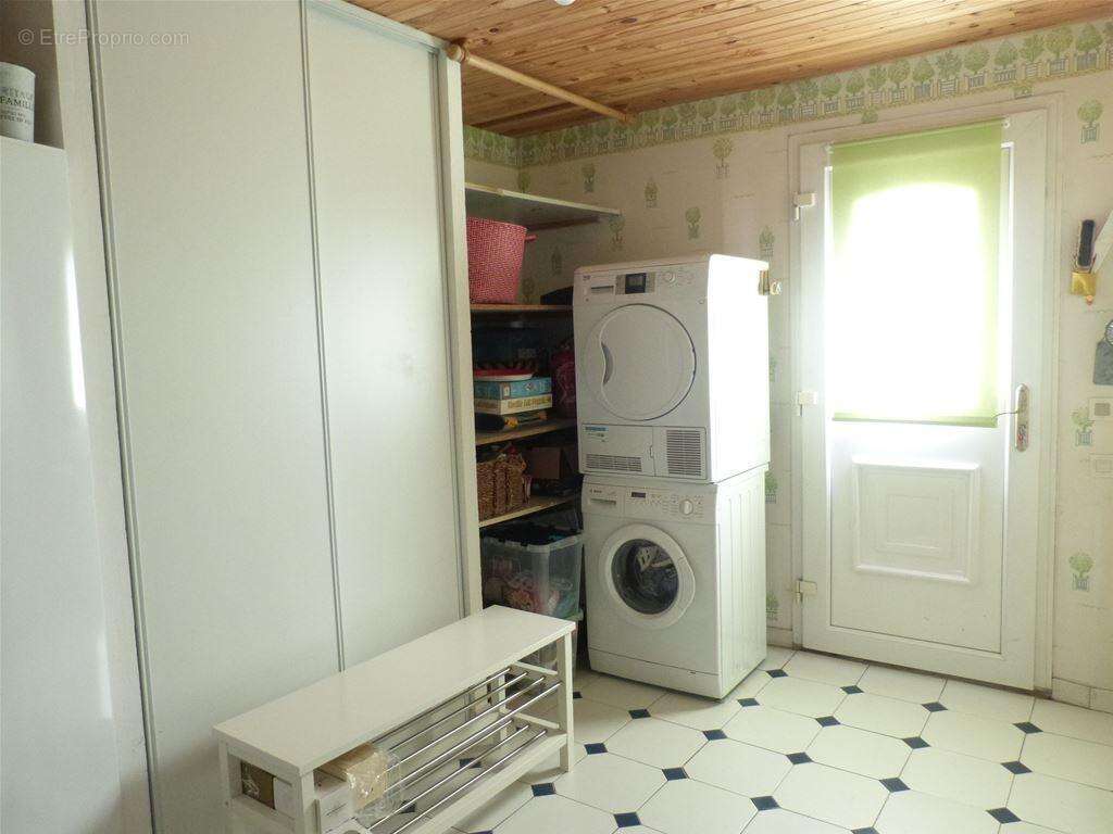 Cellier de 12m2 avec accès depuis l?extérieur - Maison à COLOMIERS