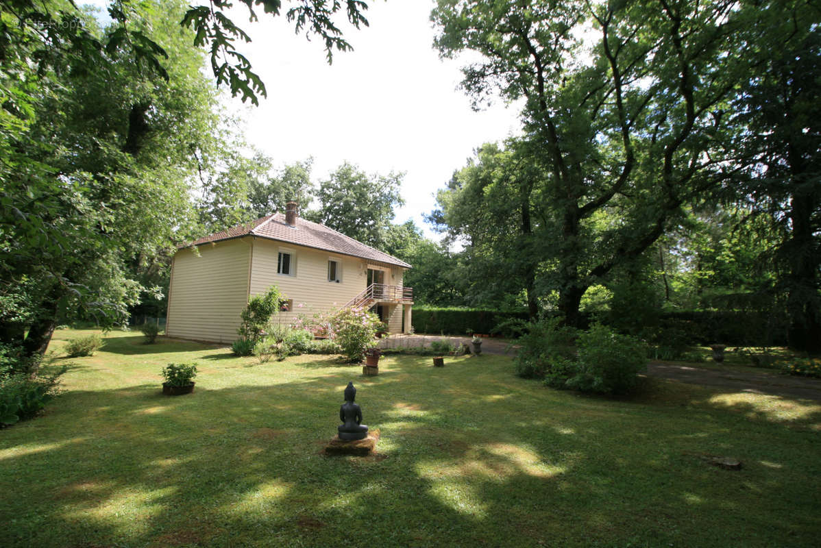 Maison à ROUFFIGNAC-SAINT-CERNIN-DE-REILHAC