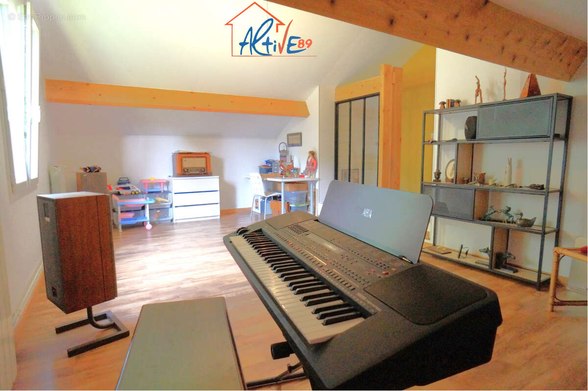 Maison à LA CELLE-SAINT-CYR