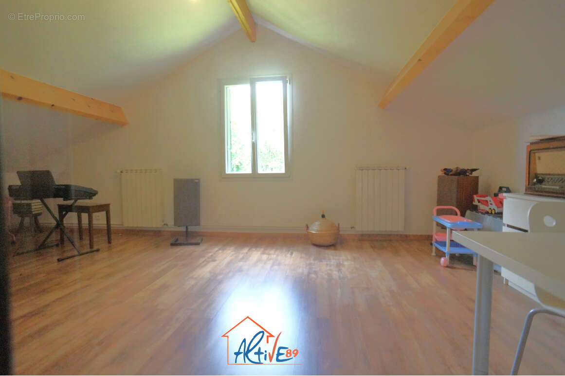 Maison à LA CELLE-SAINT-CYR