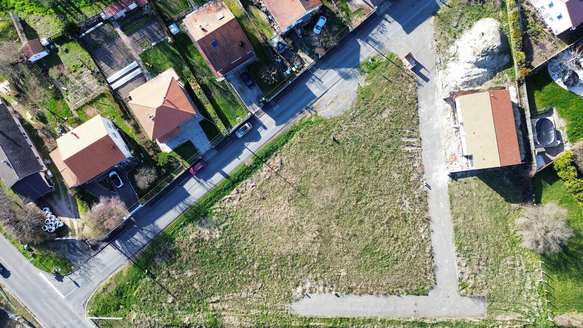Terrain à PESSAT-VILLENEUVE