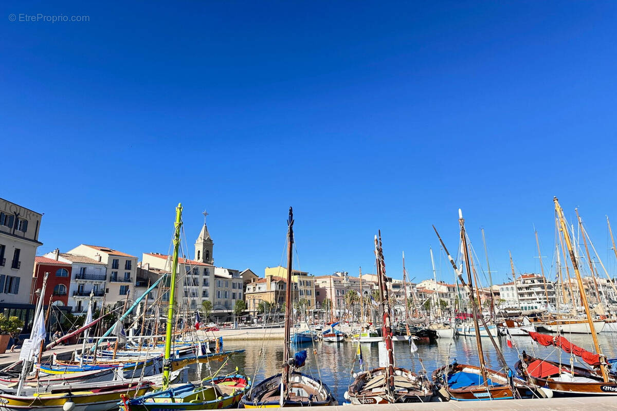 Commerce à SANARY-SUR-MER