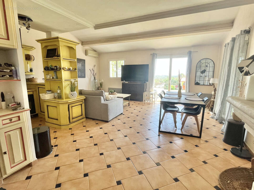 Maison à ROQUEBRUNE-SUR-ARGENS