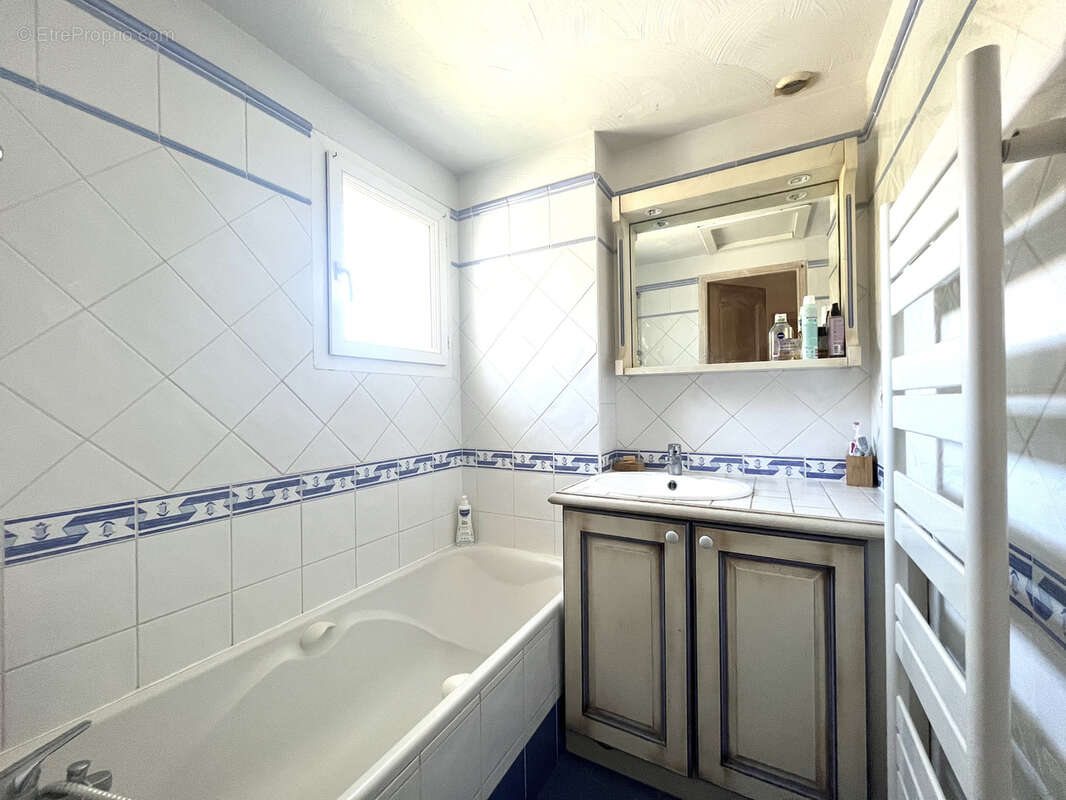 Maison à ROQUEBRUNE-SUR-ARGENS