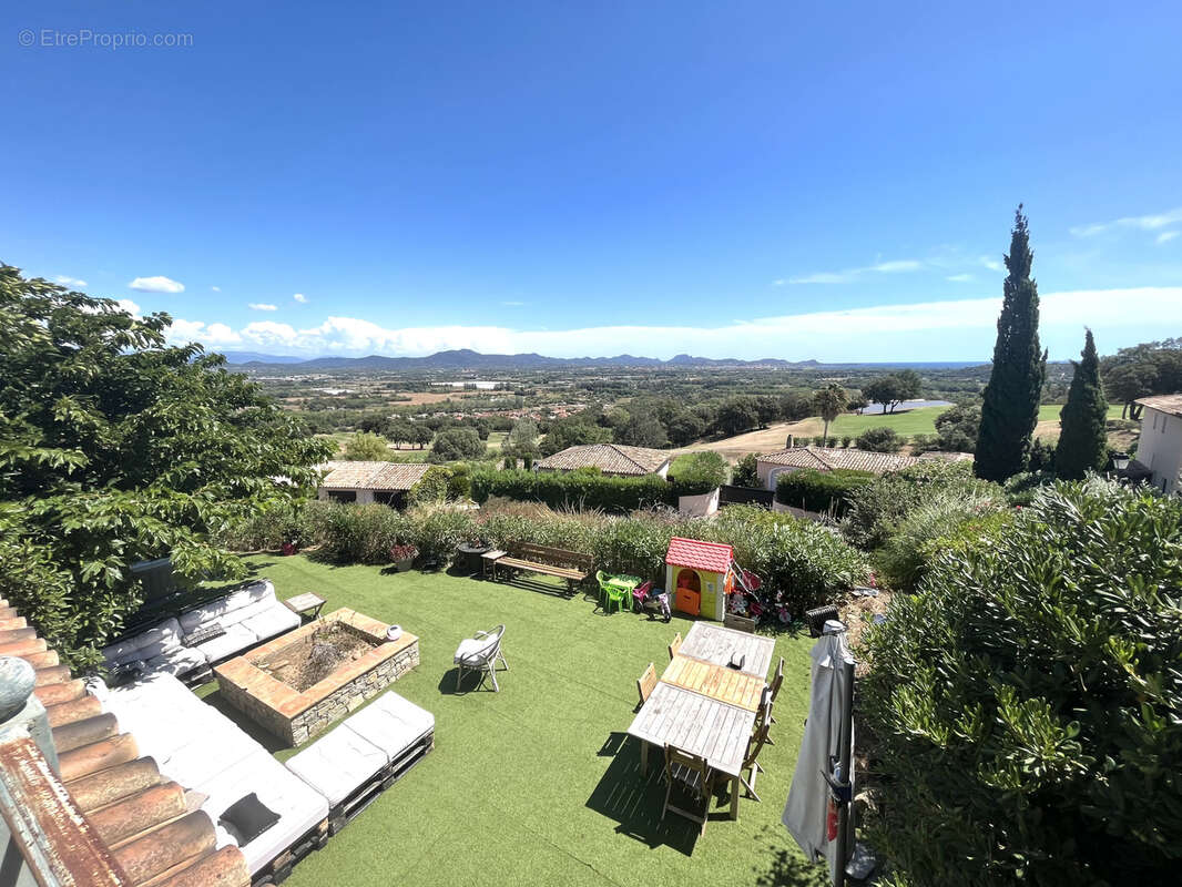 Maison à ROQUEBRUNE-SUR-ARGENS