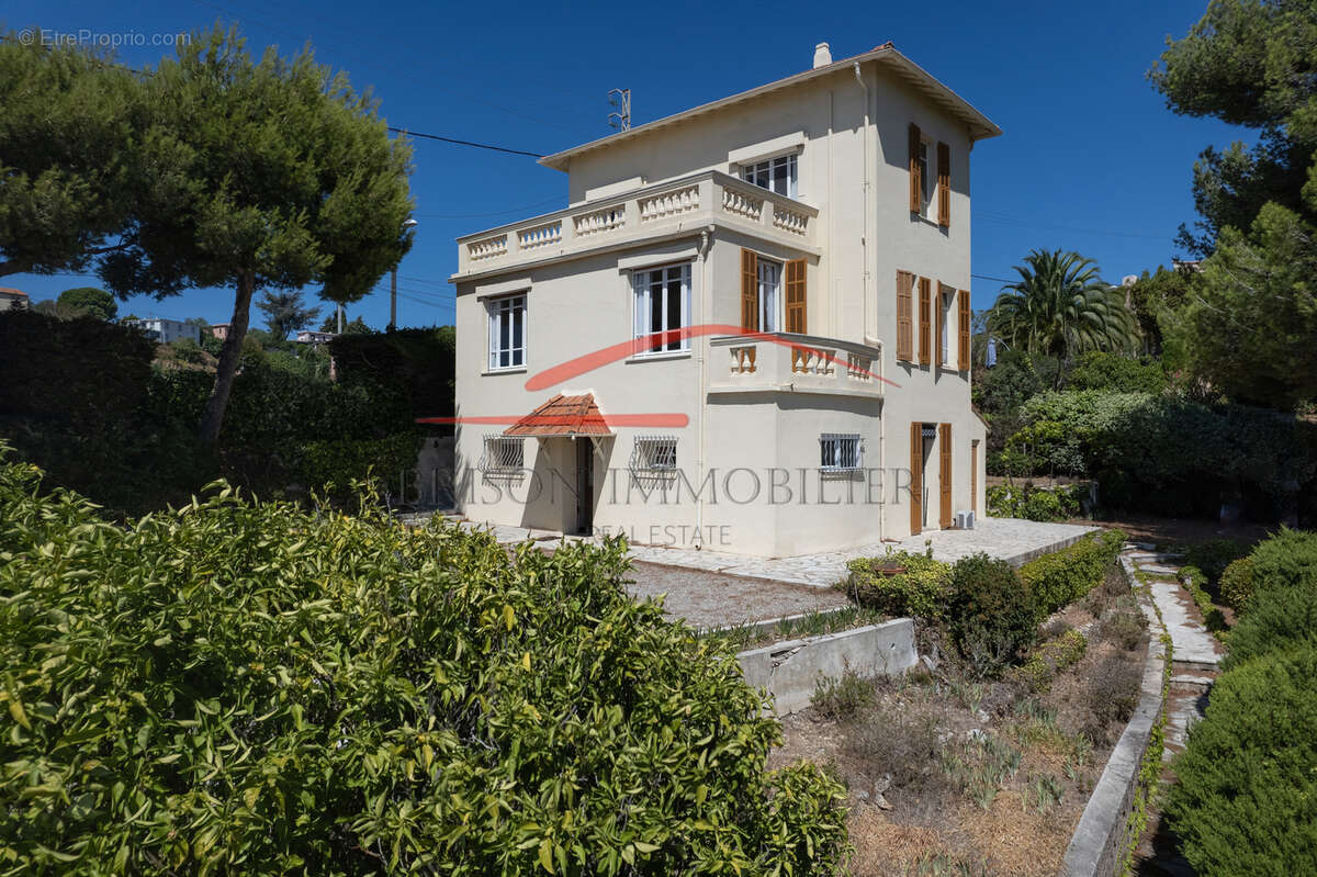 Maison à SAINT-LAURENT-DU-VAR