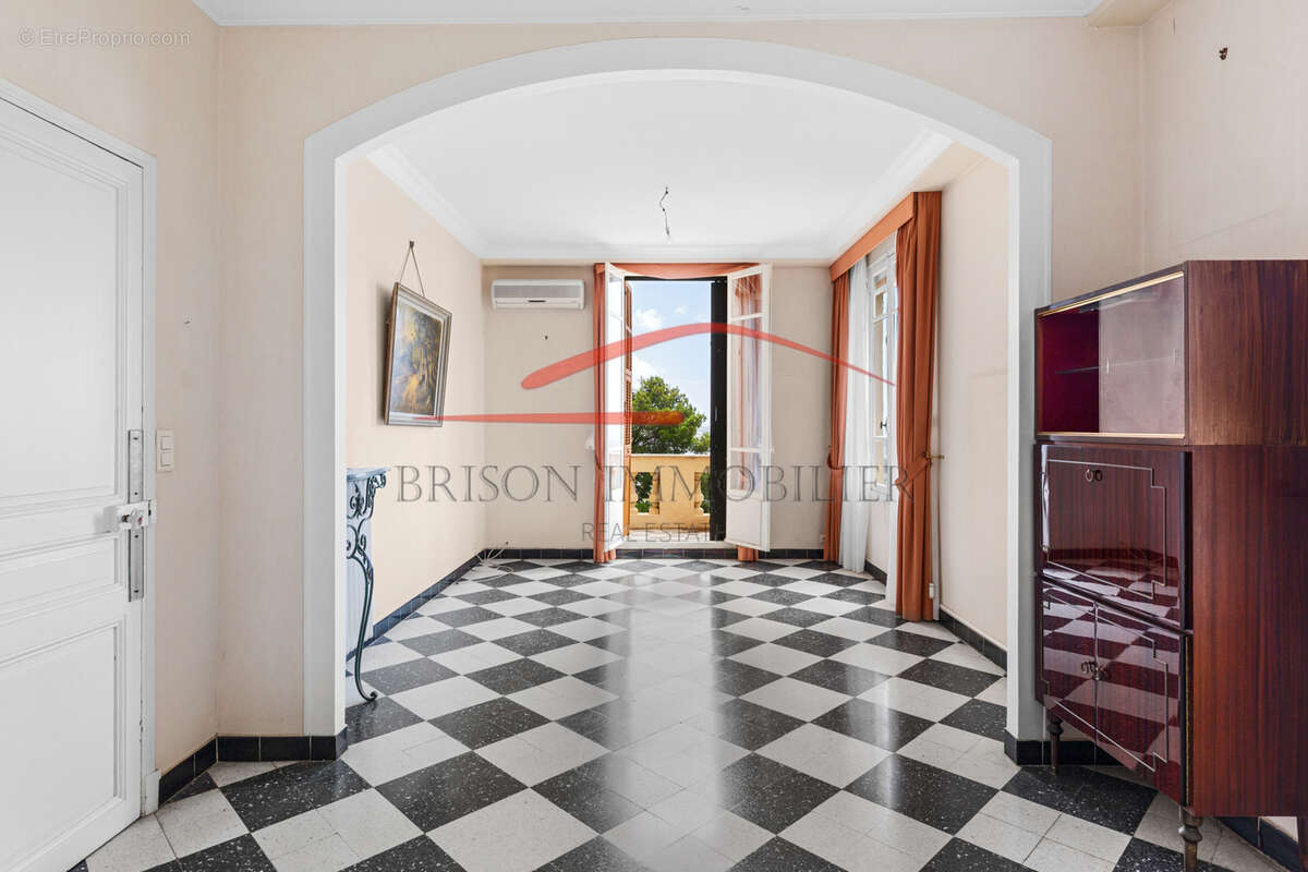 Maison à SAINT-LAURENT-DU-VAR