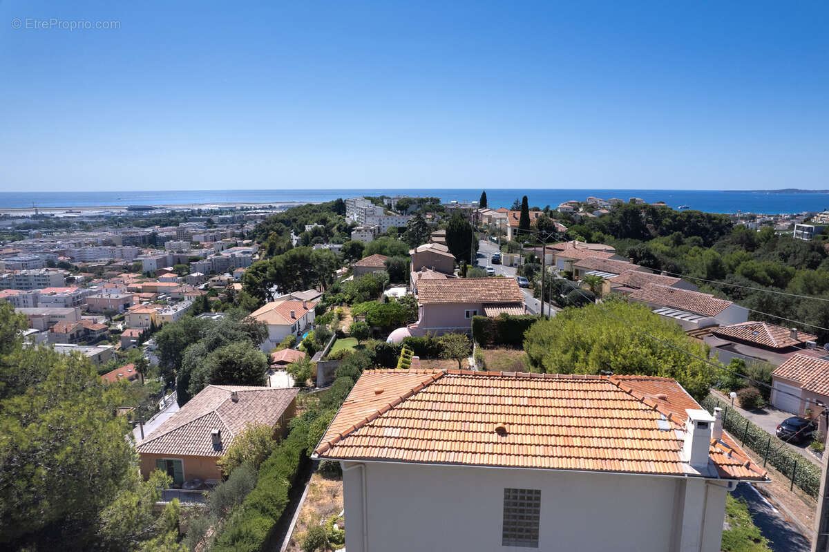 Maison à SAINT-LAURENT-DU-VAR