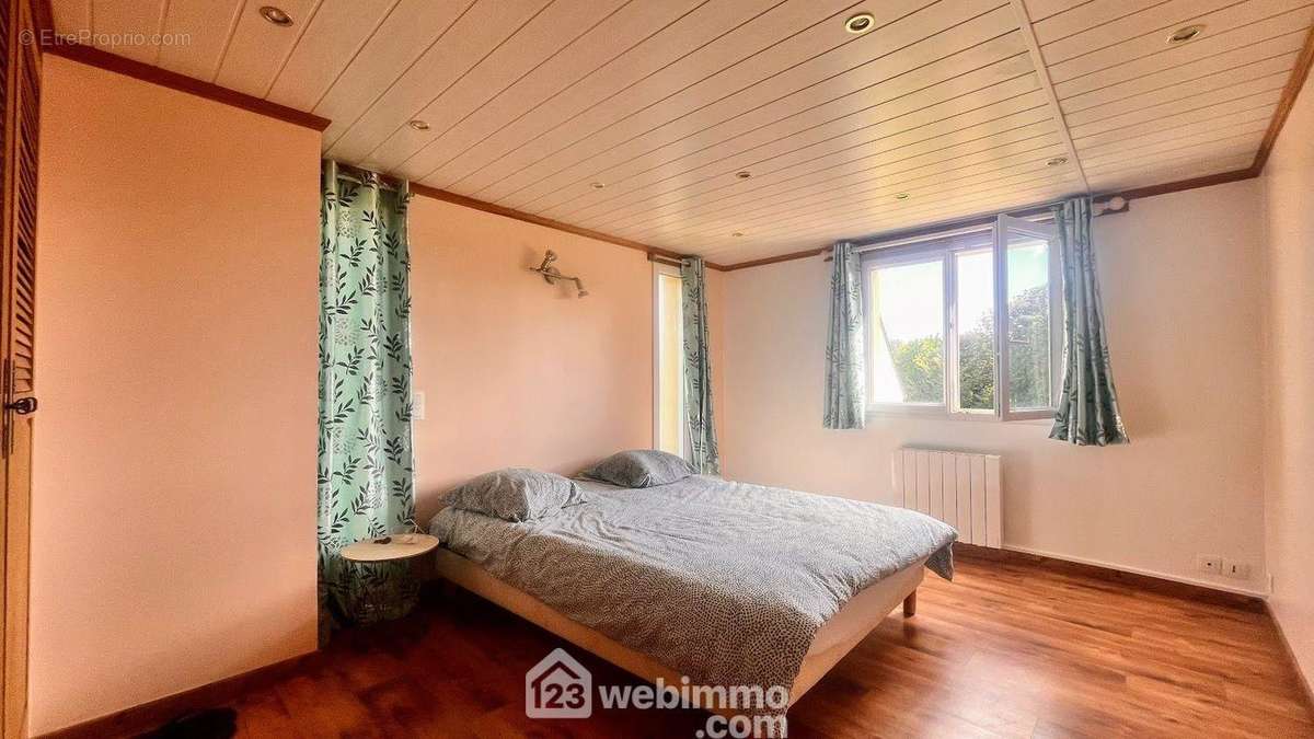 Chambre claire et confortable (13,5 m2) - Maison à BARNEVILLE-CARTERET