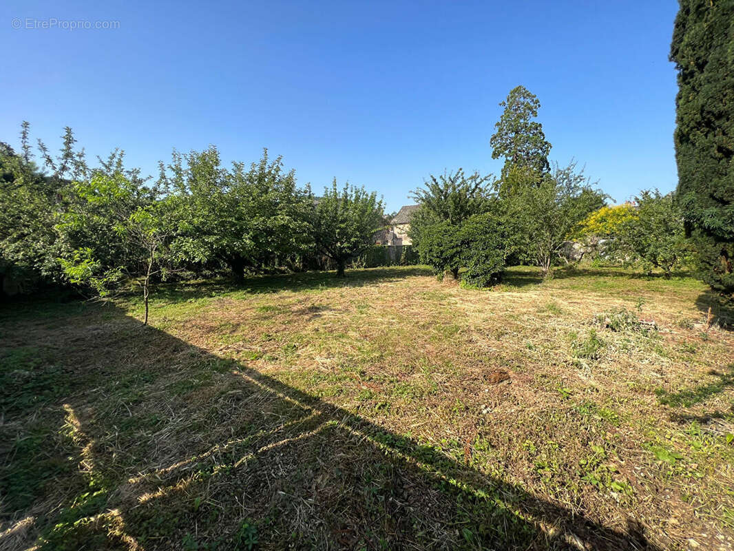 Terrain à SAINT-GENIEZ-D'OLT