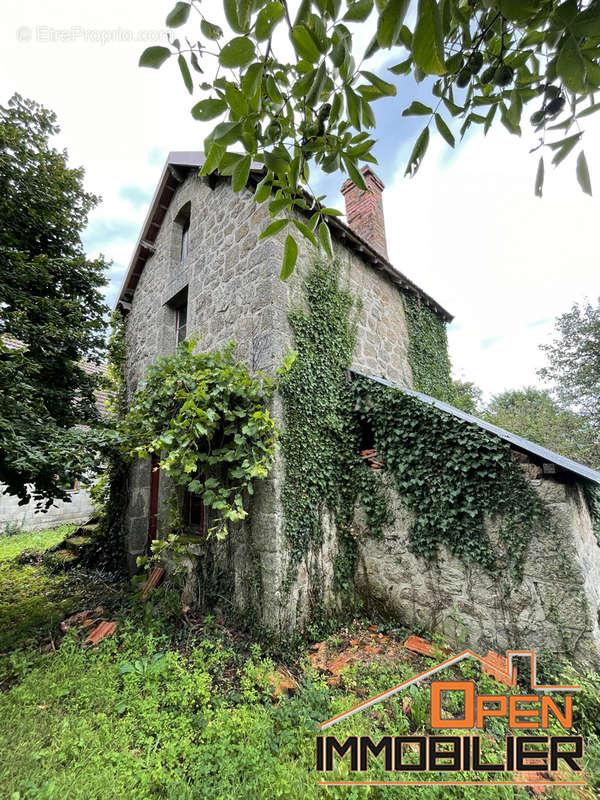 Maison à JOUILLAT