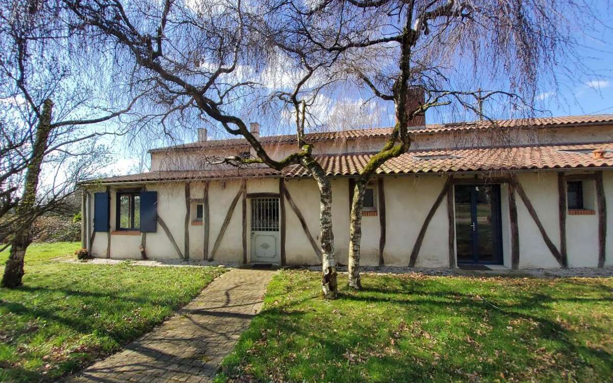 Maison à SAINT-GEORGES-DES-GARDES