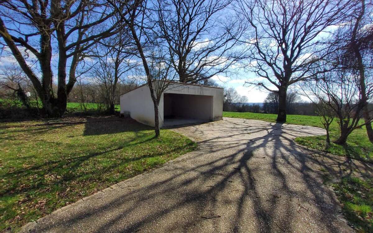 Maison à SAINT-GEORGES-DES-GARDES