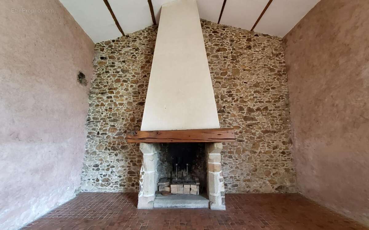 Maison à SAINT-GEORGES-DES-GARDES