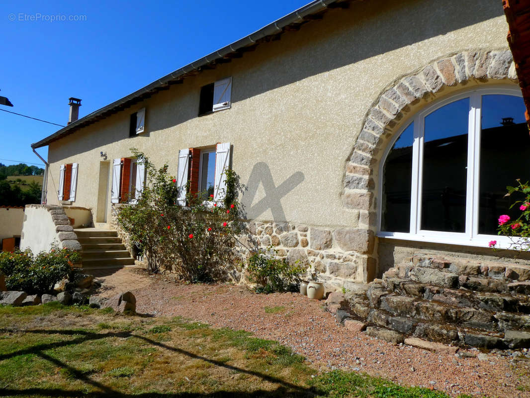 Maison à SAINT-LAURENT-DE-CHAMOUSSET